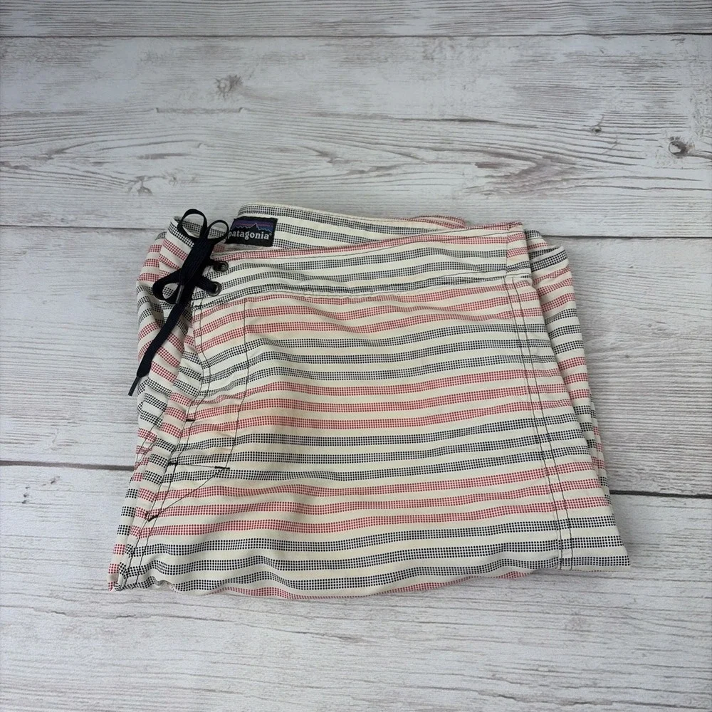 Patagonia Wavefarer Boardshorts Men's Red White Blue Stripe Stretch Drawstring